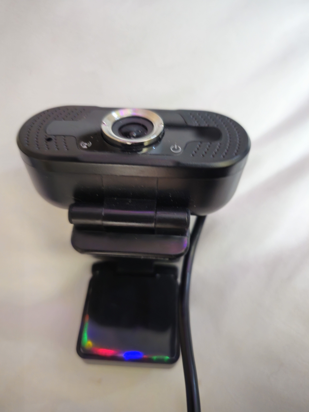 2 Webcams: A Full HD 1080P USB Webcam equipped with A Microphone & A Logitech
